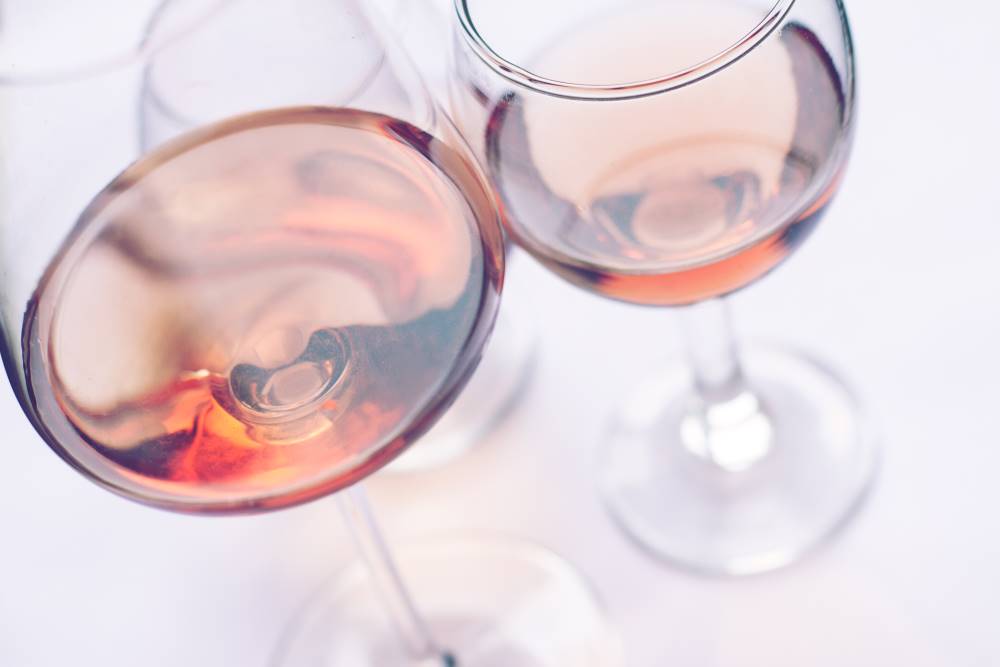 Il vino rosé è più charmant che mai.